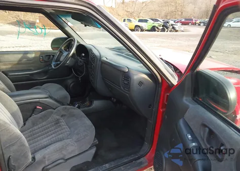 2001 Chevrolet S-10 Ls z USA, uszkodzony, nr VIN 1GCCS19W618170127